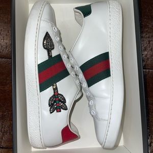 Gucci heart arrow sneakers